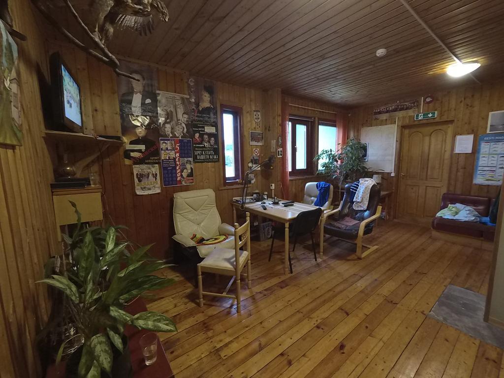 Hostel Laguun Каласте Екстериор снимка