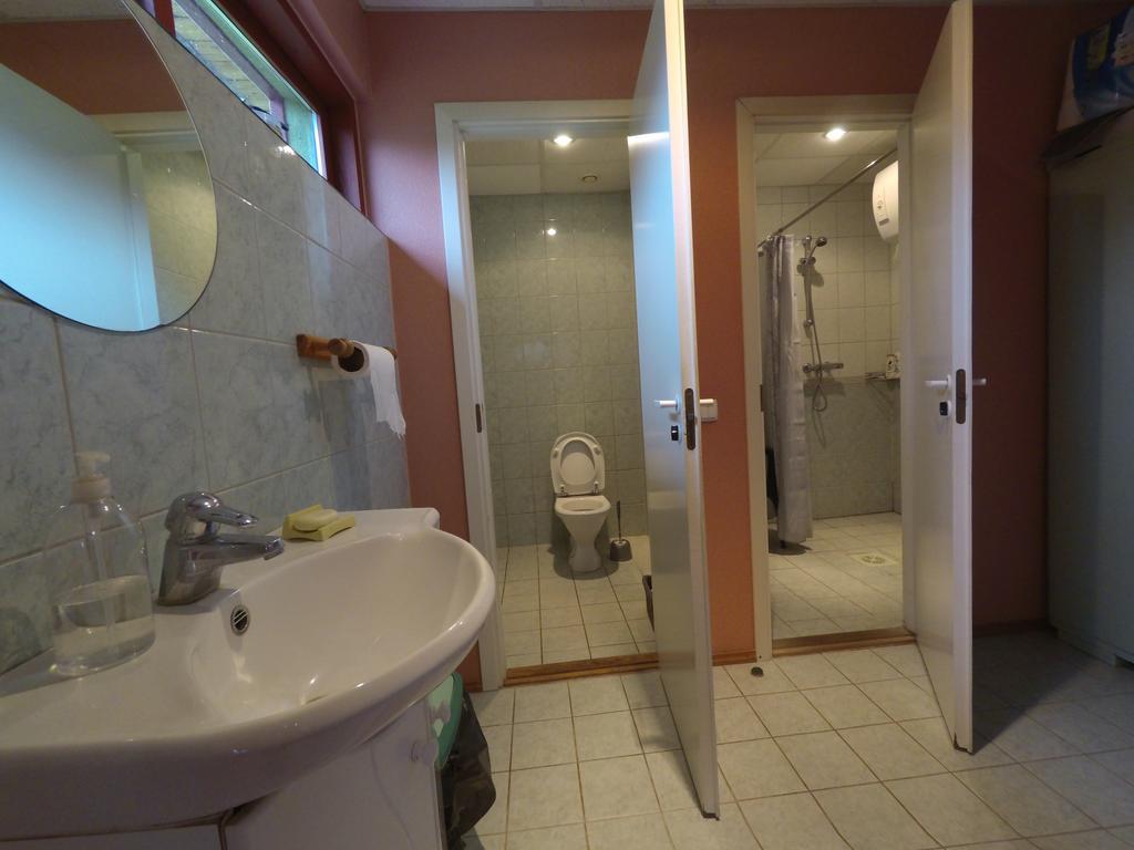 Hostel Laguun Каласте Екстериор снимка